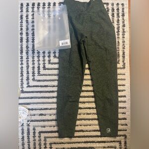 Bombshell Sportswear V back leggings in hunter green size MEDIUM
